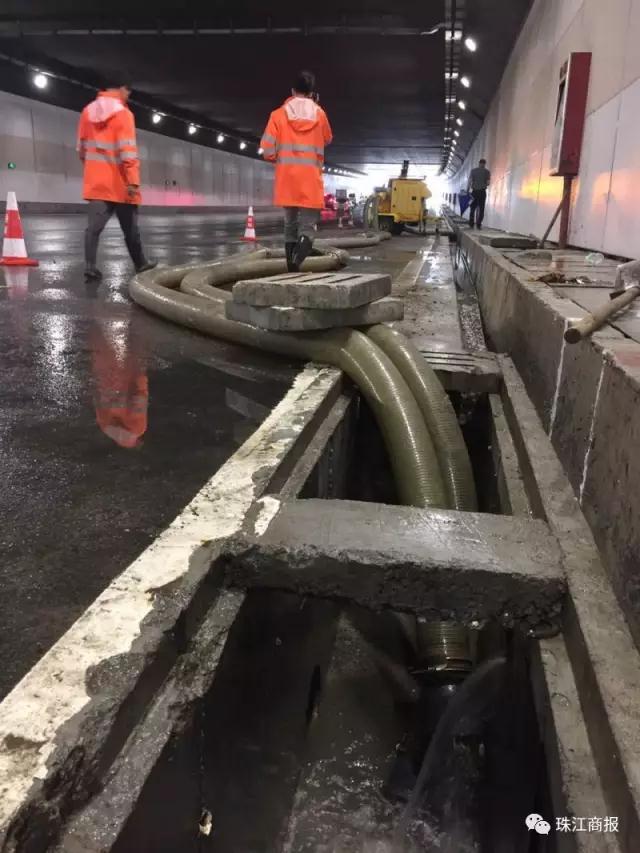 三業(yè)科技泵車出場，2小時抽排完隧道積水。